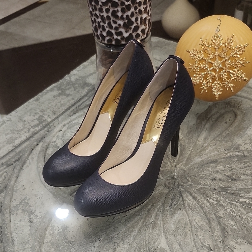 Michael Kors Women's Round Toe Safiano Leather Pumps 6.5 New